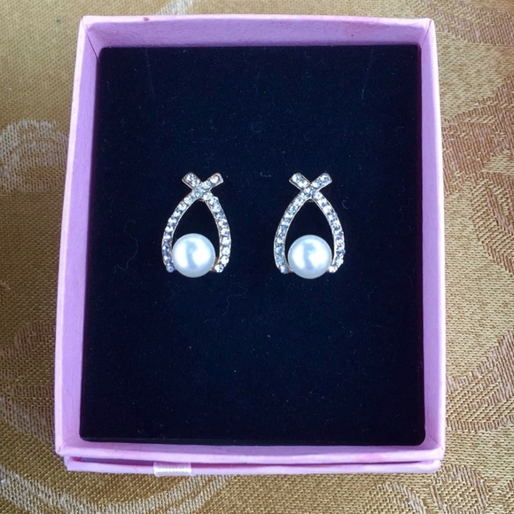 Pearl Earrings with crystal gemstones - Picture 3 of 3